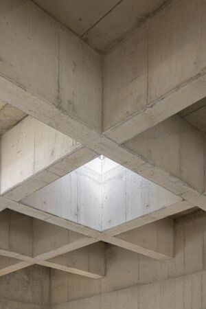 Markthalle von Loftspace und Tiago Sousa