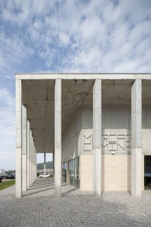 Markthalle von Loftspace und Tiago Sousa