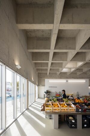 Markthalle von Loftspace und Tiago Sousa