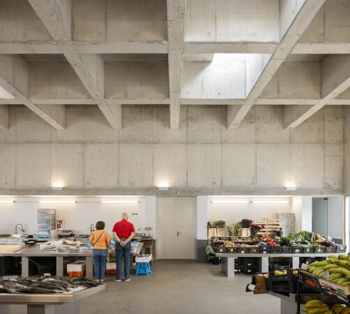 Markthalle von Loftspace und Tiago Sousa