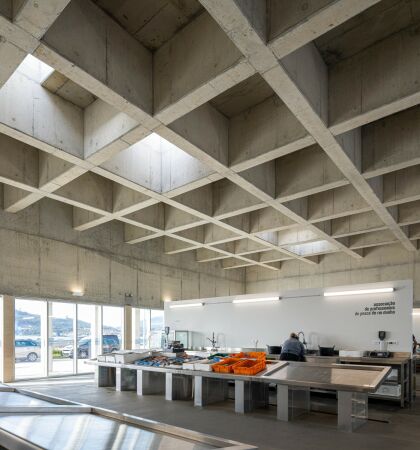 Markthalle von Loftspace und Tiago Sousa