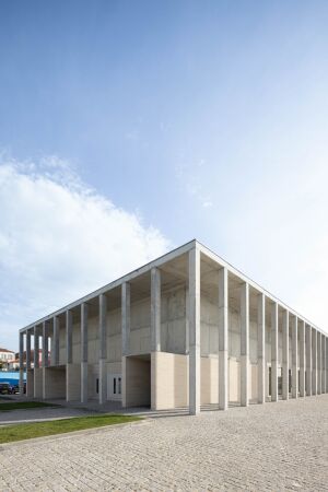 Markthalle von Loftspace und Tiago Sousa