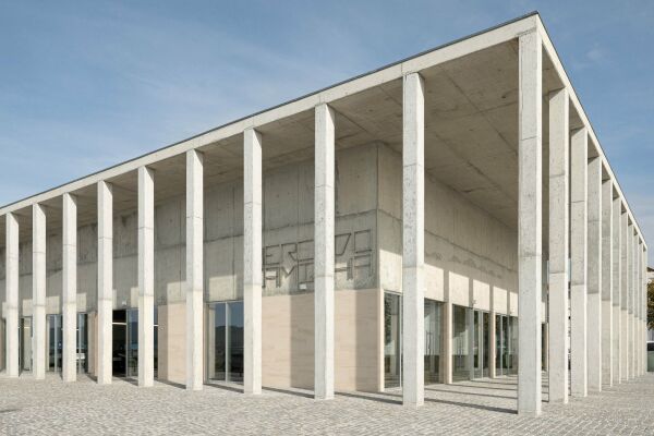 Markthalle von Loftspace und Tiago Sousa