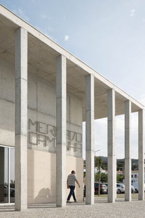 Markthalle von Loftspace und Tiago Sousa