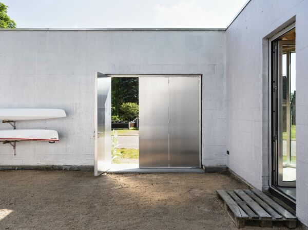 Umbau in Neuruppin von Meyer-Grohbrügge und Studio Other Spaces