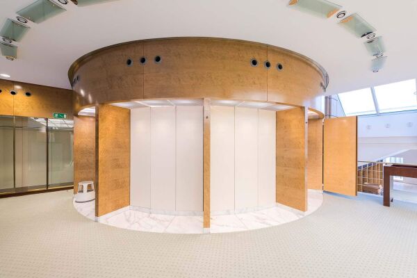 Die Umkleidekabinen kurz vor ihrem Ausbau, 2020