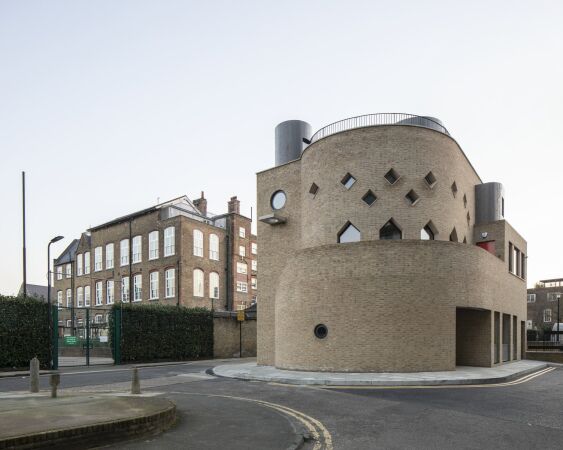 Familienzentrum und Wohnen in London von Sam Jacob Studio