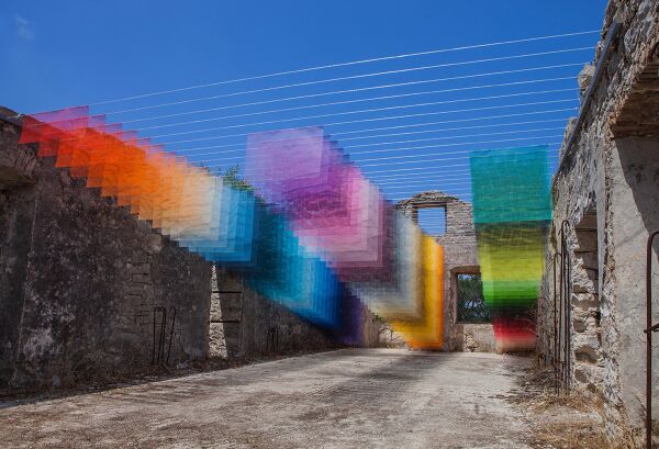 Installation „Kagkatikas Secret“ des Berliner Künstlerduos Quintessenz, entstanden im Rahmen des Paxos Contemporary Art Projekts in einer rund 400 Jahre alten Ruine