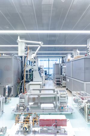 Das Laborgebude in der Fabrikstrae 10 plante das Bro von Yoshio Taniguchi. Es wurde 2010 bezogen.