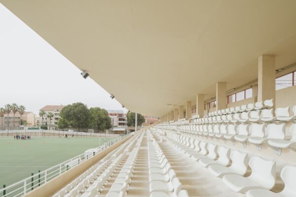 Tribünenanlage von Atelier Pirollet und Baito Architectes in La Ciotat
