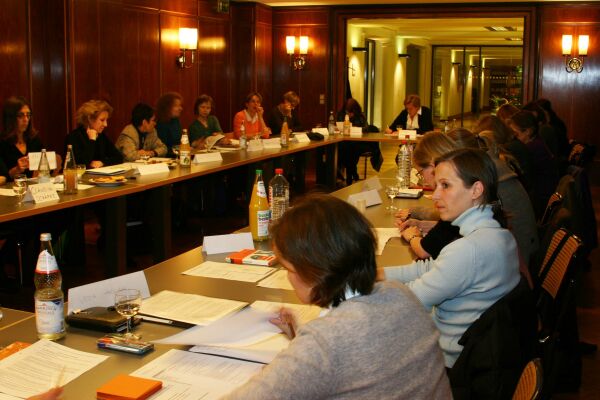 Erste lose Treffen ab 2004