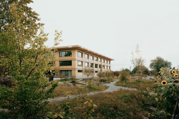 Auszeichnung Region Ost: Primarschulhaus Martin Haffter in Weinfelden, Isler Gysel Architekten, Holzbauingenieure: Pirmin Jung Schweiz (Sargans), Holzbau: Bornhauser, Wiesli (beide Weinfelden), Kaufmann Oberholzer (Sch�nenberg an der Thur), Thurholz (Buhwil)