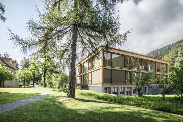 Prix Lignum 2024 Silber Schreinerarbeiten/Auszeichnung Region Ost Schreinerarbeiten: Gesamtsanierung Haus 8, Klinik Beverin, Albertin Architekten, Schreinerarbeiten: Schreinerei Gredig (Sarn)