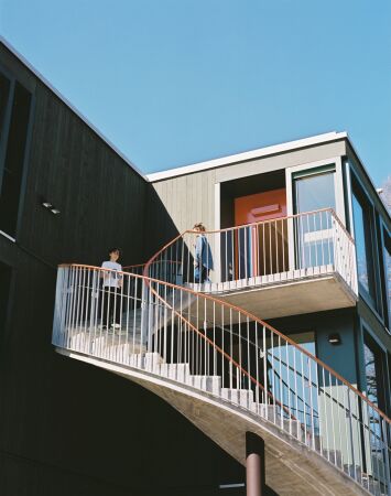 Auszeichnung Region Ost: Tagesbetreuung Hebel in St. Gallen, Schaub Zwicky Architekt:innen, Holzbauingenieure: Solubois ZH (Winterthur), Holzbau: Egli Zimmerei (Oberhelfenschwil), Schreinerei: V. Burger (St. Gallen)