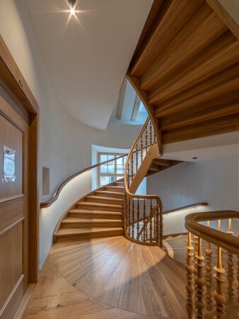 Auszeichnung Region Ost Schreinerarbeiten: Beuge, DOM  Volker Marterer (Mollis), Holzbau: Treppenbau.ch (Ganterschwil)