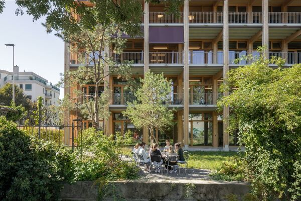 Auszeichnung Region Mitte: Werk- und Wohnhaus WERK11 in Biel, studio, Bauingenieure: B3 Kolb (Biel), Schmid & Pletscher (Nidau), Holzbau: schaerholzbau (Altbron)