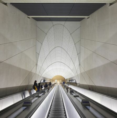 Stirling Prize: Eine leuchtende Gestaltung prgt die Londoner Elizabeth Line.