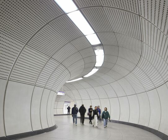 Stirling Prize: Elizabeth Line in London von Grimshaw Architects, Maynard. Design, Equation Lighting und AtkinsRalis (alle London)