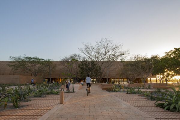 F�hrhafen und Park in Mexiko von Colectivo C733