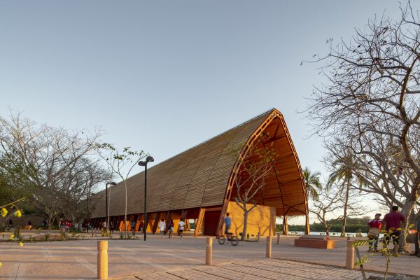 F�hrhafen und Park in Mexiko von Colectivo C733