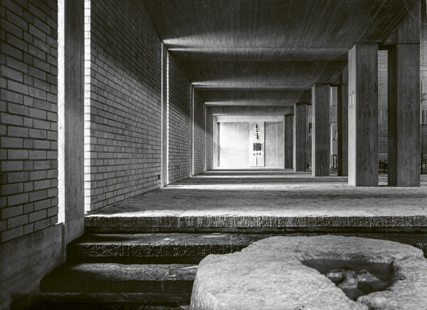 Kirche und Pfarrzentrum St. Johannes Evangelist, 1968, Helga Schnierle, Adolf Schnierle