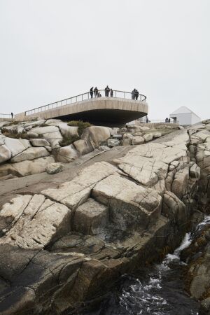 Aussichtsplattform in Kanada von Omar Gandhi Architects