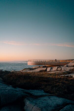 Aussichtsplattform in Kanada von Omar Gandhi Architects