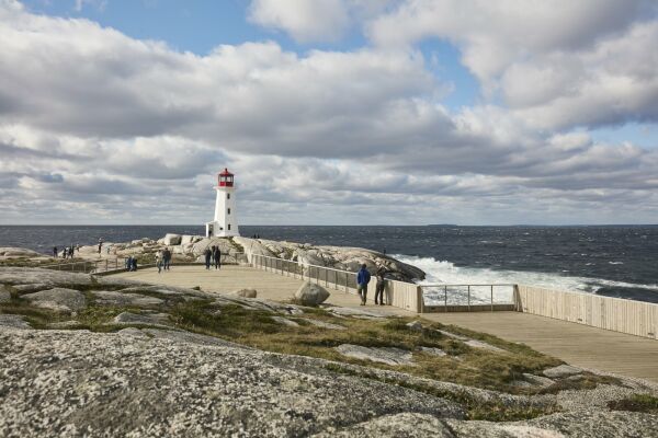Aussichtsplattform in Kanada von Omar Gandhi Architects