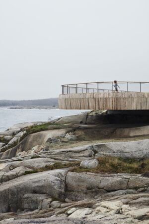 Aussichtsplattform in Kanada von Omar Gandhi Architects