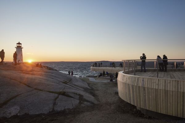 Aussichtsplattform in Kanada von Omar Gandhi Architects