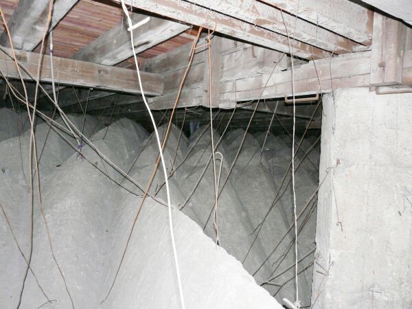 Aufhngung eines Drahtputzgewlbes an einem historischen hlzernen Dachwerk in St. Johannes Baptist, Neu-Ulm