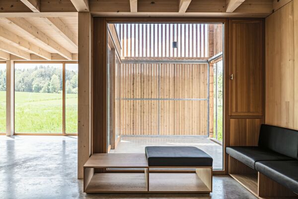 Anerkennung: �Haus in der Scheune� in Dorf an der Pram von Wolf Architektur