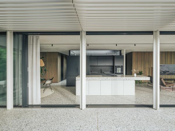Anerkennung: Mid-Century-Architektur weitergedacht in Wettswil von Think Architecture