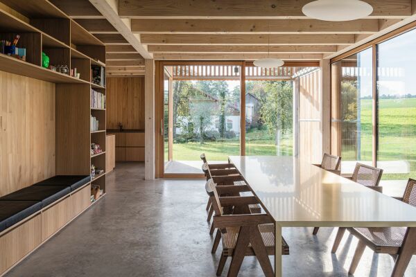 Anerkennung: �Haus in der Scheune� in Dorf an der Pram von Wolf Architektur