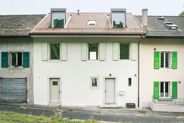 Anerkennung: Wohnen in den Weinbergen in Bougy-Villars von PONT12 architectes