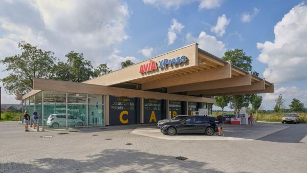 Tankstelle und Werkstatt in Purmerend von NEXT architects