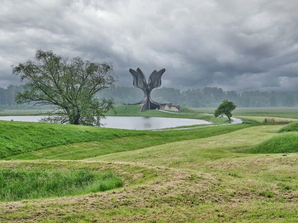 Die Blume, Jasenovac, Bogdan Bogdanović, 1966. Foto:  Gnter Richard Wett