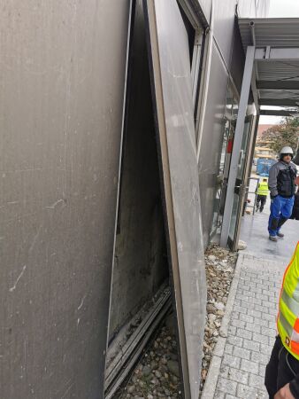 Concular pr�fte die Elemente mit einer thermografischen Analyse. Es war angedacht, sie sp�ter als Bodenplatten in einer Werk- und Forschungshalle wiederzuverwenden.