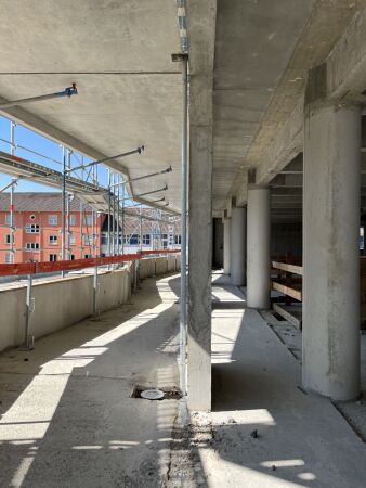 Stattdessen mussten die Architekt*innen f�r die Balkonplatten auf Hohlk�rper-Elemente aus gew�hnlichem Beton zur�ckgreifen.
