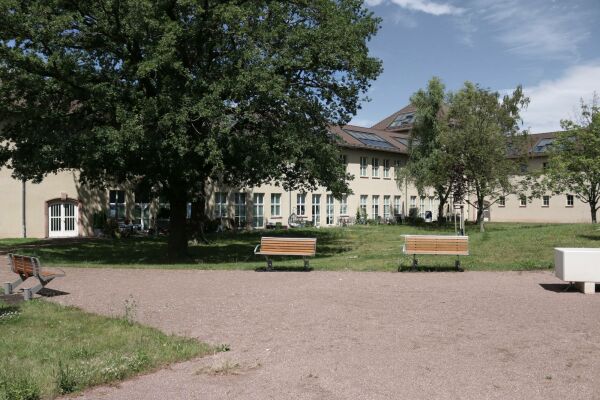 Anerkennung: Alte Schule  Wohnen am Pestalozzipark in Halle von Enke Wulf architekten (Berlin)