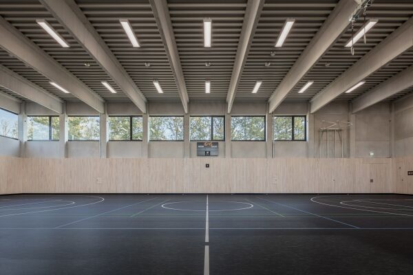 Lobende Erw�hnung: �Einfeldersporthalle der F�rderschule� in Salzwedel von Atelier . Schmelzer . Weber Architekten (Dresden) mit H�hne Fitschen + Partner Architekten (G�ppingen/Dresden)