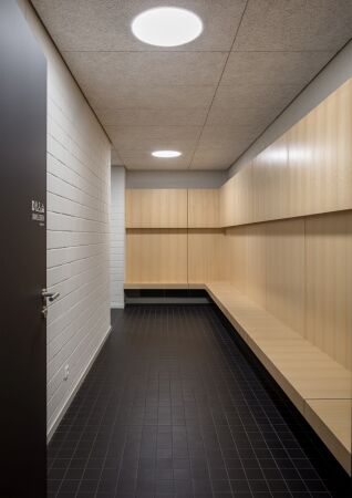 Lobende Erw�hnung: �Einfeldersporthalle der F�rderschule� in Salzwedel von Atelier . Schmelzer . Weber Architekten (Dresden) mit H�hne Fitschen + Partner Architekten (G�ppingen/Dresden)