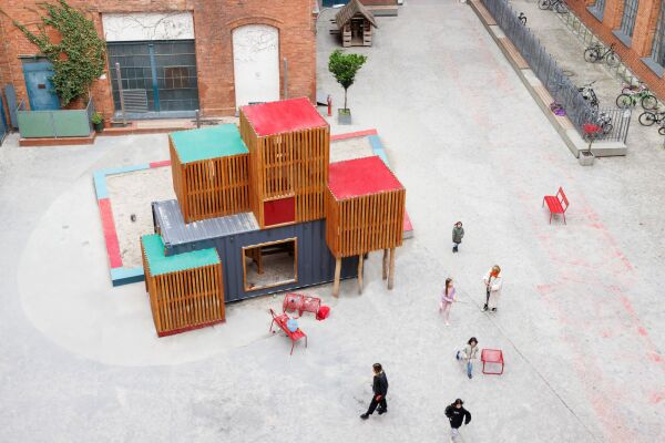 Schulhofgestaltung in Berlin von baukind Architekten