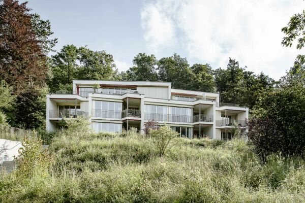 Mehrfamilienhaus in Baden von KNTXT Architektur