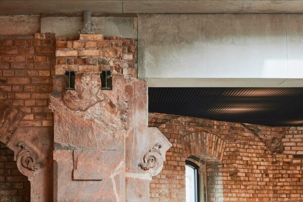 Ein Preis: Umbau der Trinitatiskirchruine zur Jugendkirche in Dresden von Code Unique Architekten (Dresden)