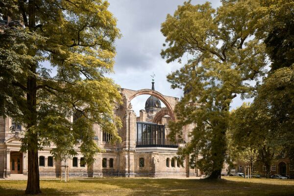 Ein Preis: Umbau der Trinitatiskirchruine zur Jugendkirche in Dresden von Code Unique Architekten (Dresden)