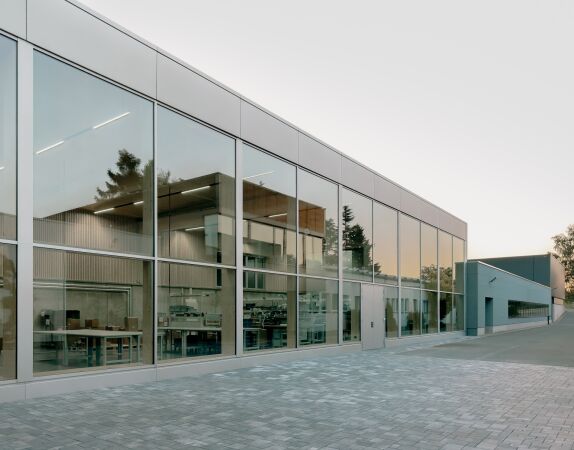 Stifterpreis: Ersatzneubau einer Produktionshalle in St�tzengr�n von Atelier ST