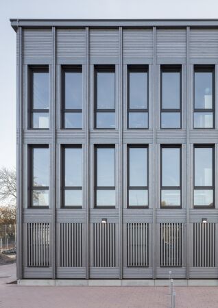 Eine Anerkennung: Schule Schilfweg in Dresden von Peter Zirkel Architekten (Dresden)