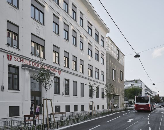 Schulerweiterung von hey! architektur in Wien