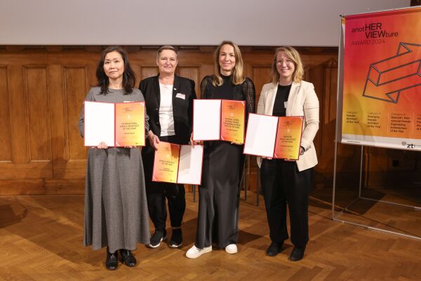 Preistrgerinnen 2024: Miyuki Inoue, Susanne Veit-Aschenbrenner, Johanna Arnold und Eva Maria Hierzer, Foto: Katharina Schiffl